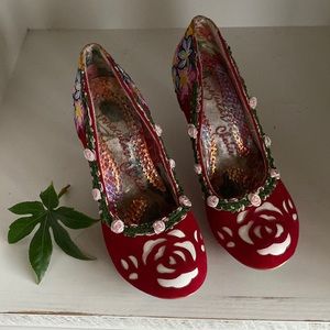 Irregular Choice red velvet pumps size 38 (7)